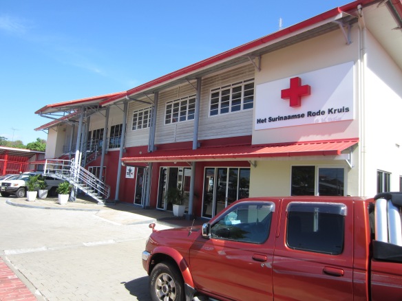 Het hoofdgebouw van het Surinaamse Rode Kruis.