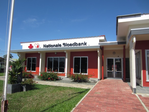 De Nationale Bloedbank van het Rode Kruis in Suriname.
